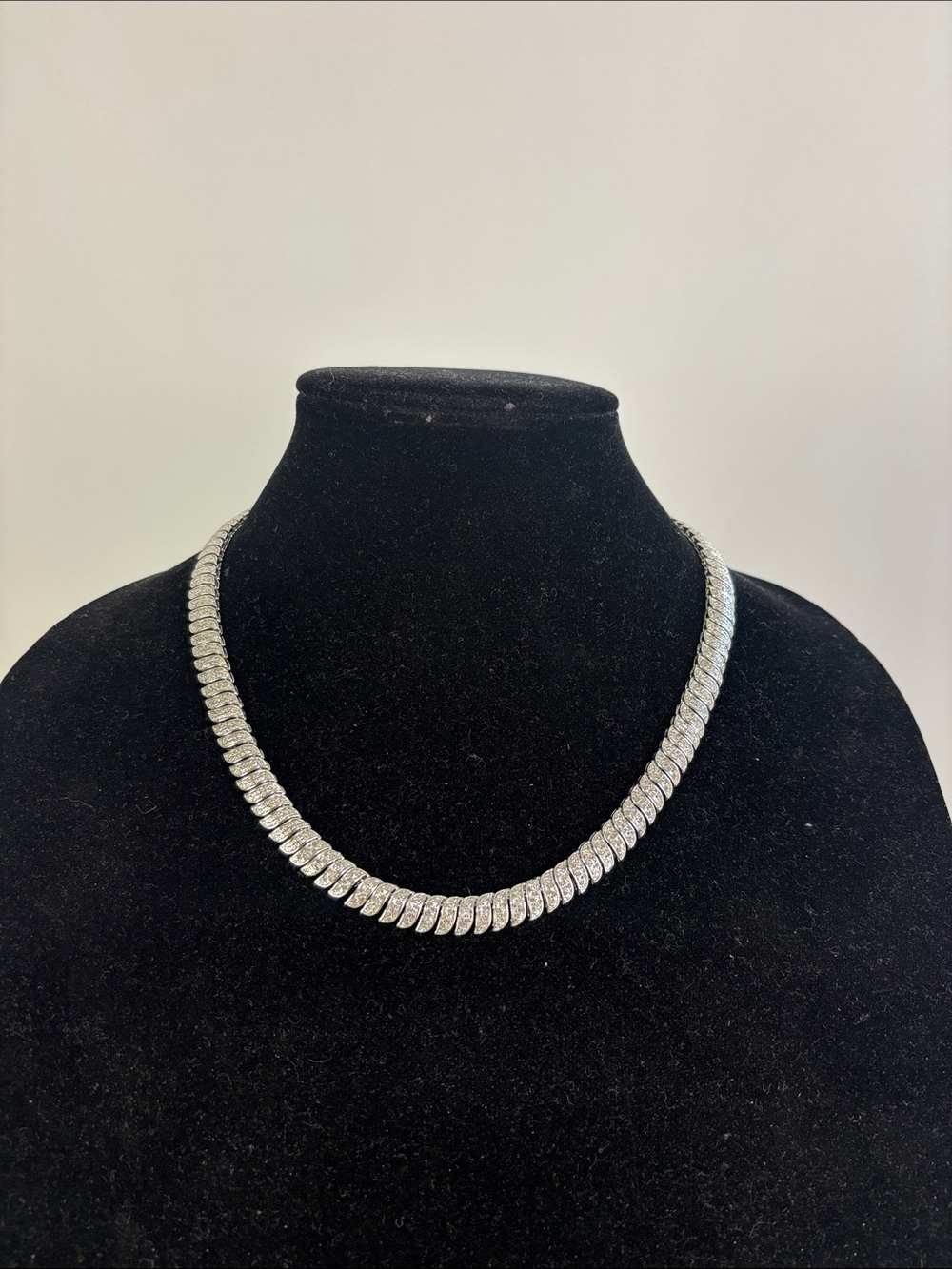 STEDLING HEAVY CRYSTAL NECKLACE